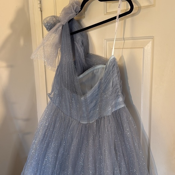 MAC DUGGAL
Blue Glitter One-Shoulder Ombre Gown with Bow - Picture 9 of 13